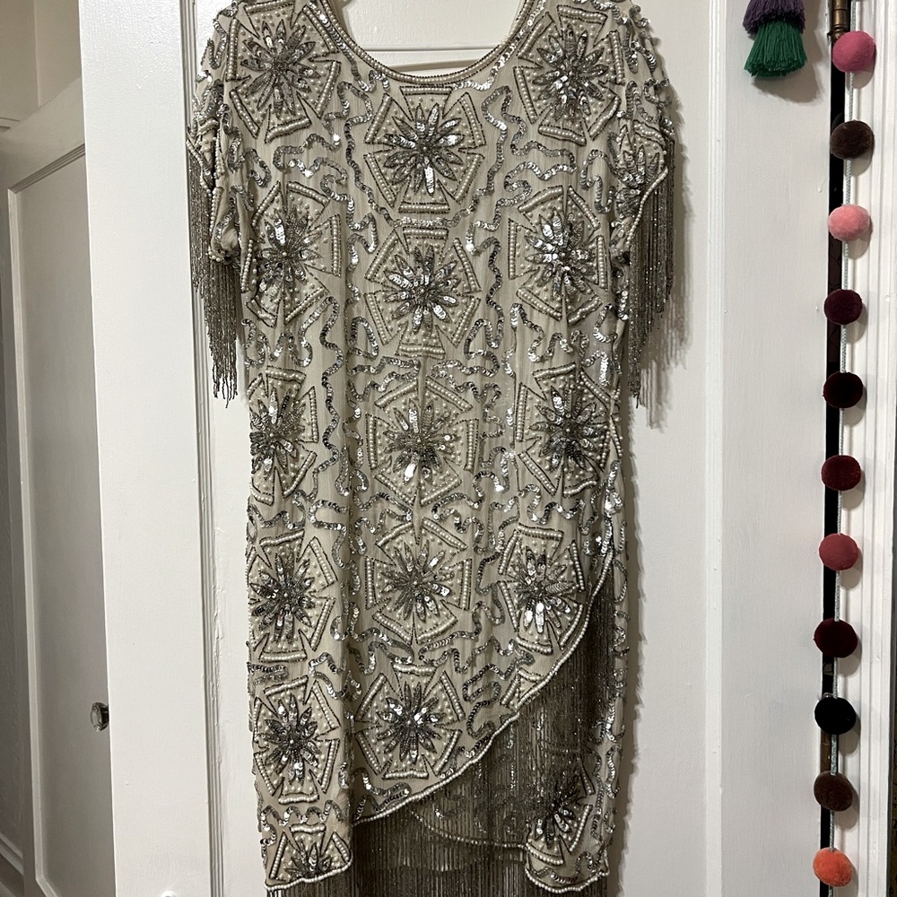 Vintage white & silver sequin cocktail dress! Size 11/12